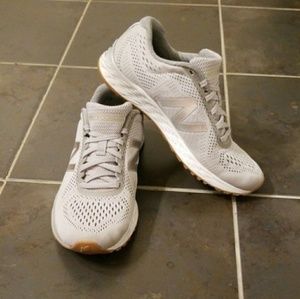 New balance tennis shoes